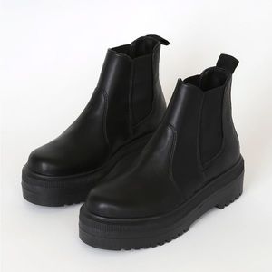 Steve Madden Yardley Black Platform Booties